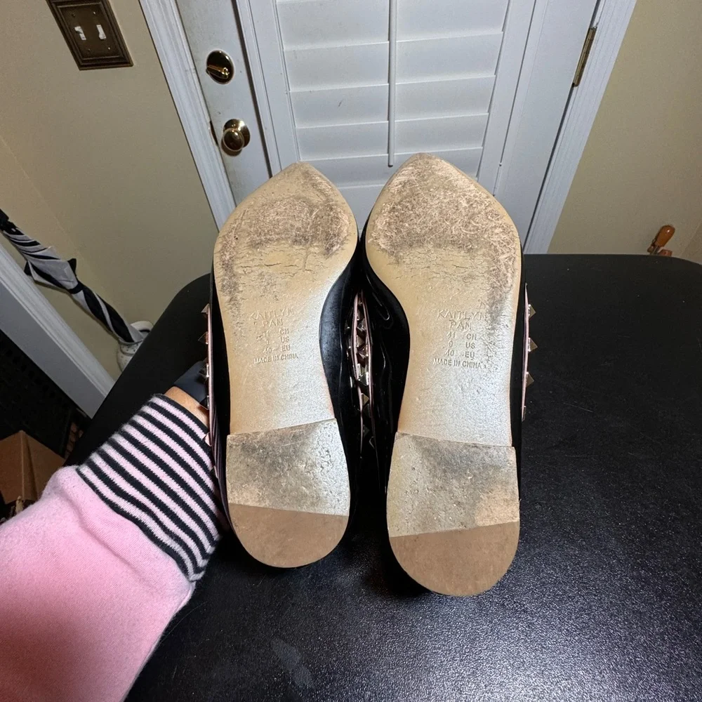 Kaitlyn Pan size 9 black/pink rock stud pointed leather ballet flats